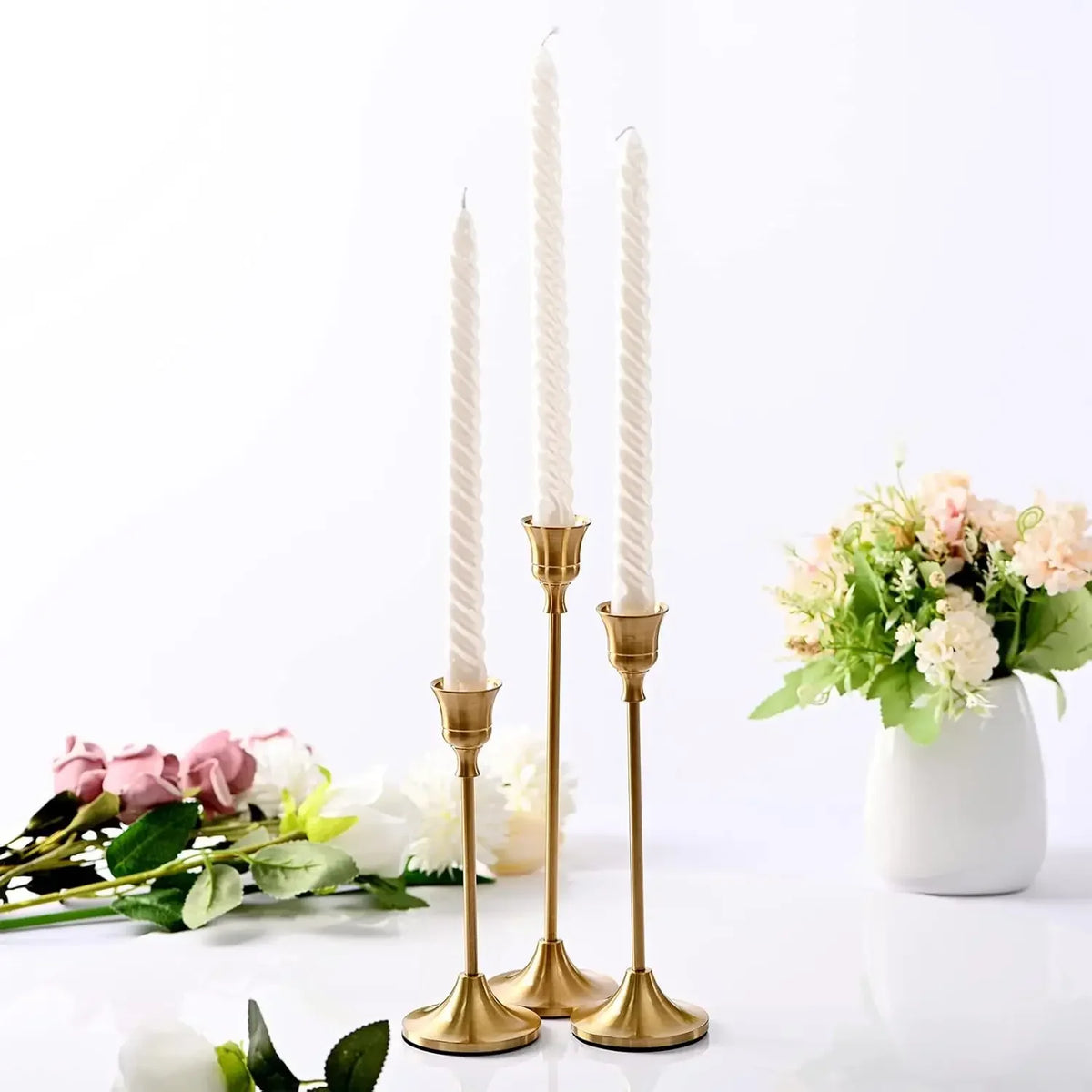 Castiçal Dourado Vintage para Mesa – Kit 3 Unidades